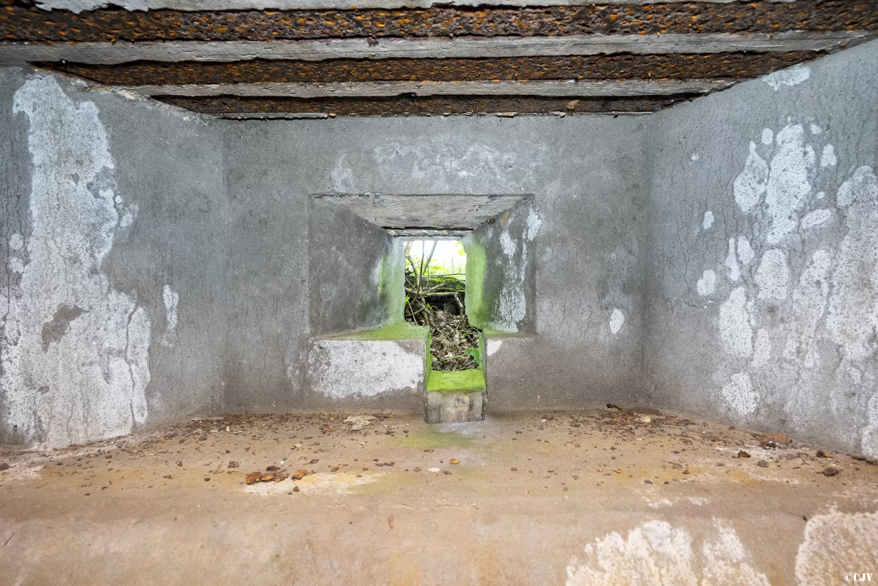 Ligne Maginot - BB129 - BRUEHL EST - (Blockhaus pour arme infanterie) - Le créneau de la position frontale - Lia VERMEULEN