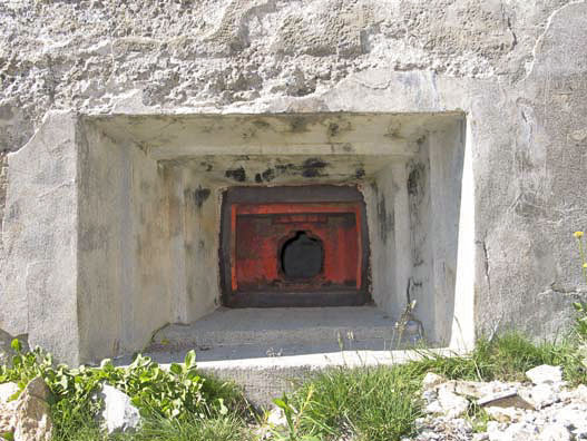 Ligne Maginot - LA ROUE - (Ouvrage d'infanterie) - Le bloc 2
Créneau mitrailleuse avec trémie A2R - ZEIG Marc