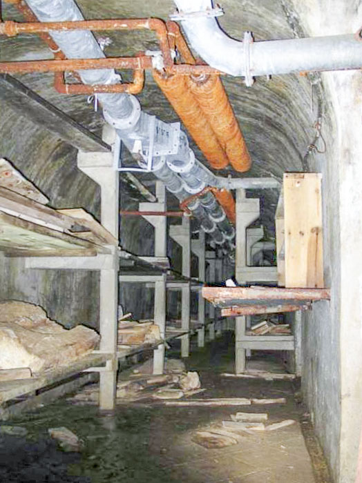 Ligne Maginot - LA ROUE - (Ouvrage d'infanterie) - Le casernement souterrain
Lits superposés pour le couchage de l'équipage - ZEIG Marc