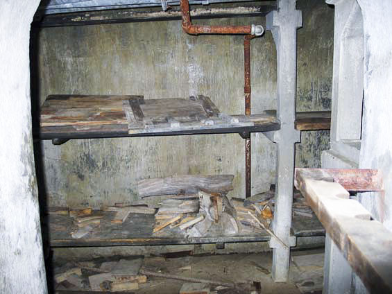 Ligne Maginot - LA ROUE - (Ouvrage d'infanterie) - Le casernement souterrain
Du depuis la galerie du bloc 2 - ZEIG Marc