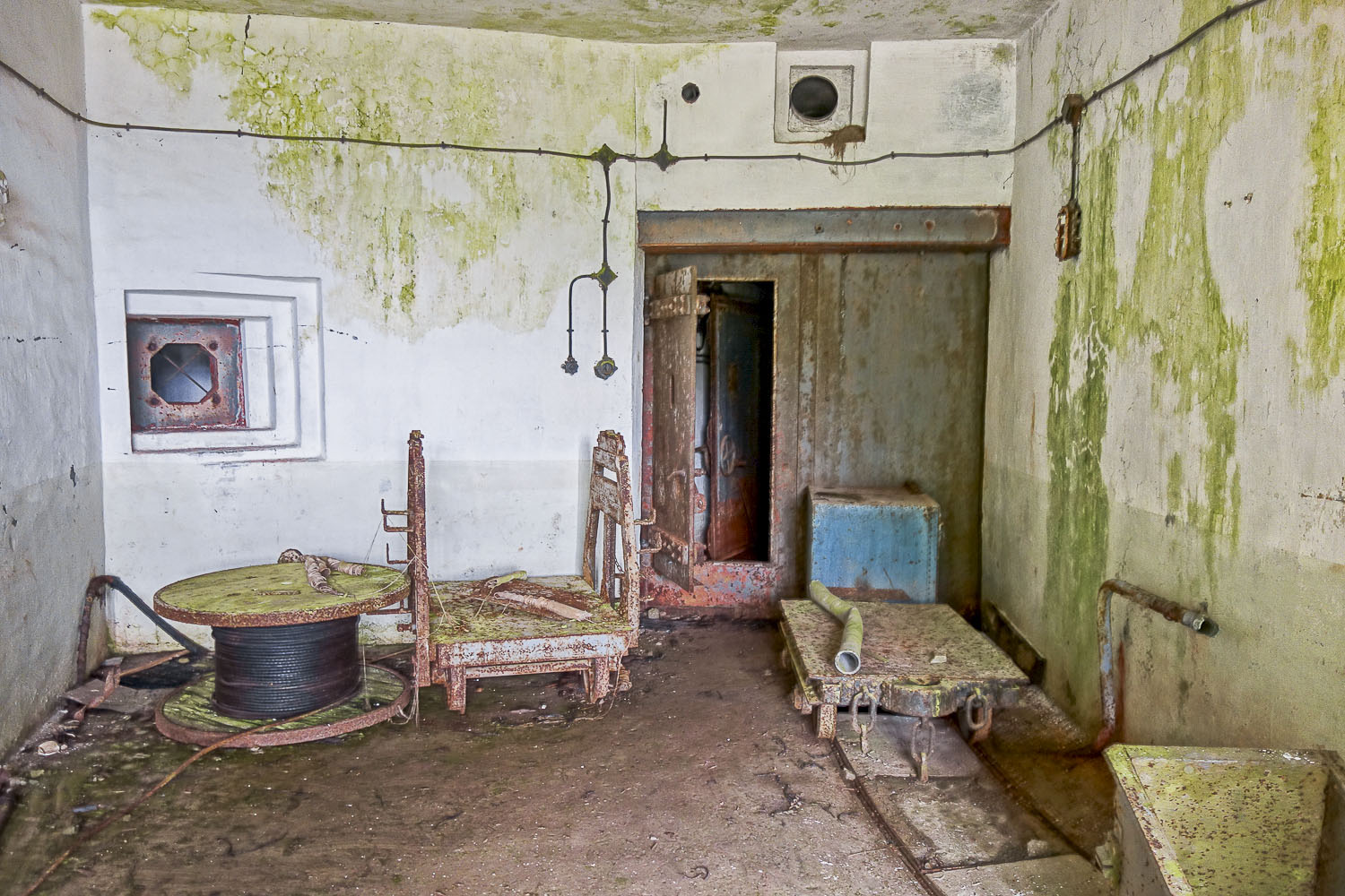 Ligne Maginot - LAVOIR - (Ouvrage d'artillerie) - Entrée munitions
Hall de déchargement - Michel Teiten