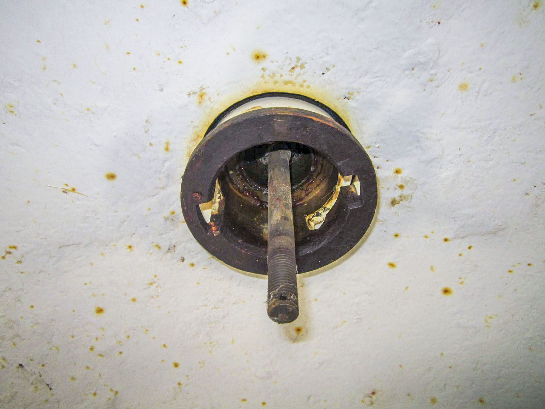 Ligne Maginot - LAVOIR - (Ouvrage d'artillerie) - Entrée munitions
Cloche GFM
Orifice périscopique - Gregory Fuchs