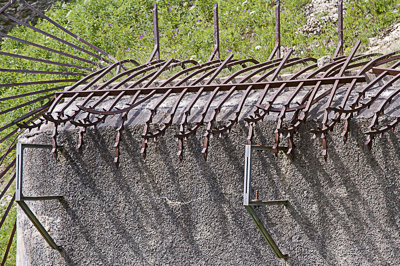 Ligne Maginot - LAVOIR - (Ouvrage d'artillerie) - Entrée des Hommes
Gros plan de la grille défensive - Michel Teiten