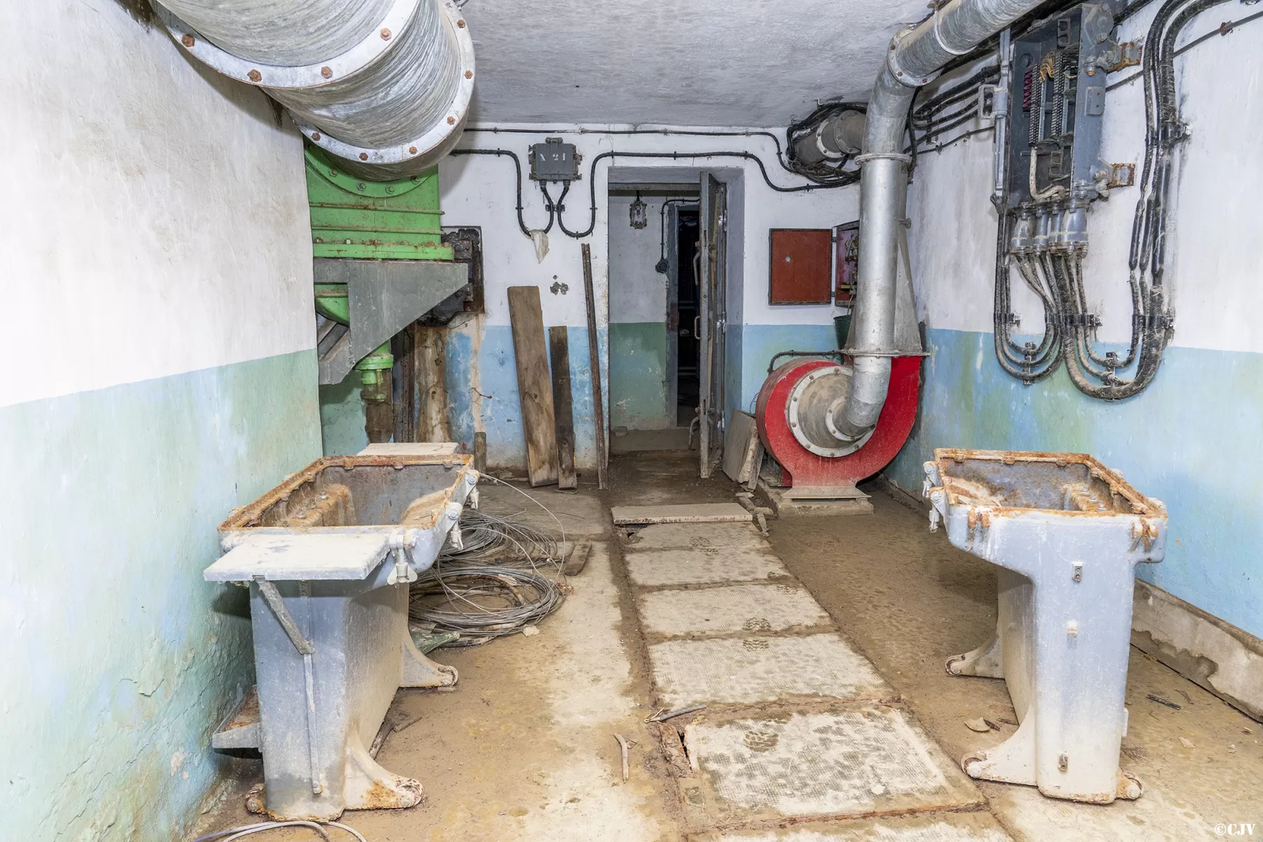 Ligne Maginot - LAVOIR - (Ouvrage d'artillerie) - La galerie vers l'entrée des hommes - Lia VERMEULEN