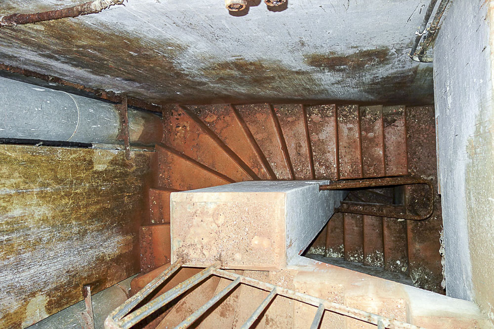 Ligne Maginot - LAVOIR - (Ouvrage d'artillerie) - Bloc 1
Escalier entre les étages - Michel Teiten
