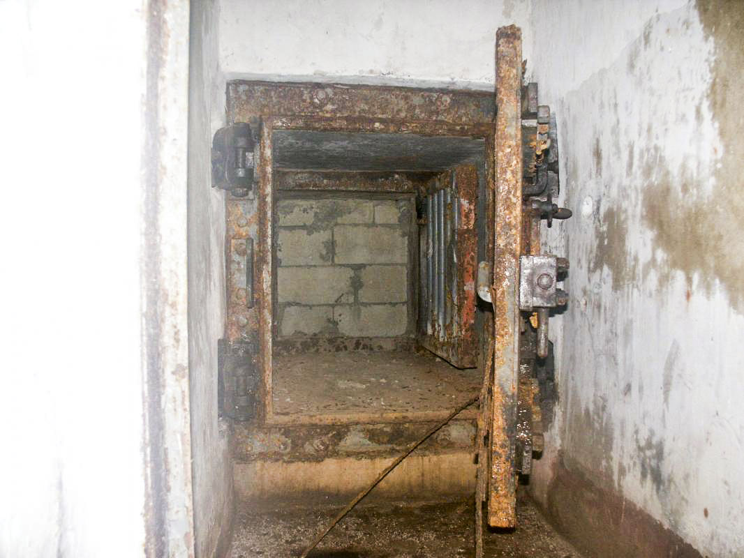 Ligne Maginot - LAVOIR - (Ouvrage d'artillerie) - Bloc 1
Etage inférieur
L'issue de secours murée - JOLAS, Jean-Michel