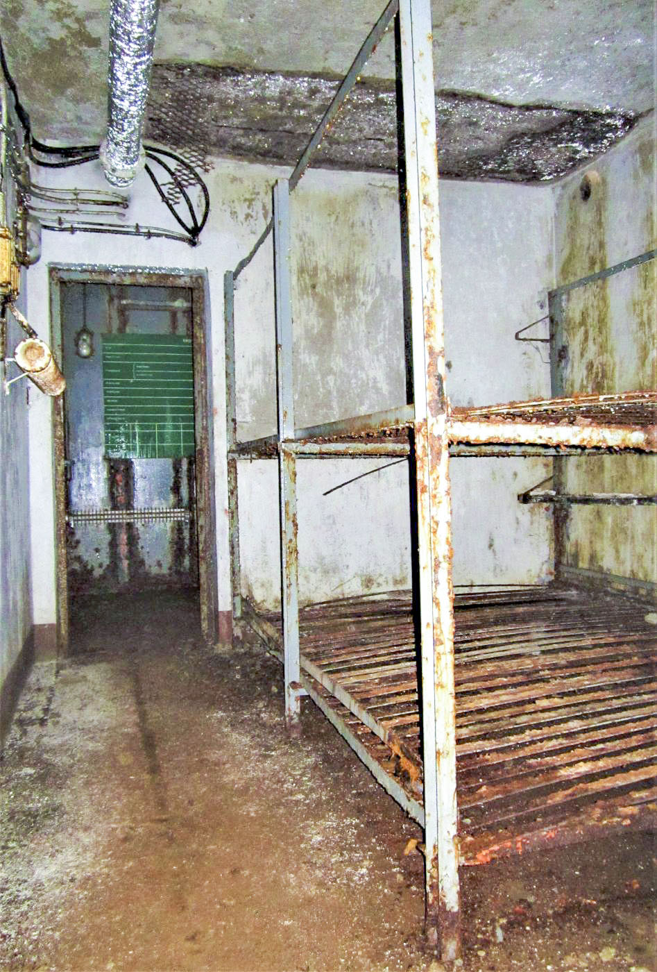 Ligne Maginot - LAVOIR - (Ouvrage d'artillerie) - Bloc 1
Etage inférieur
Chambre de troupe - Gregory Fuchs