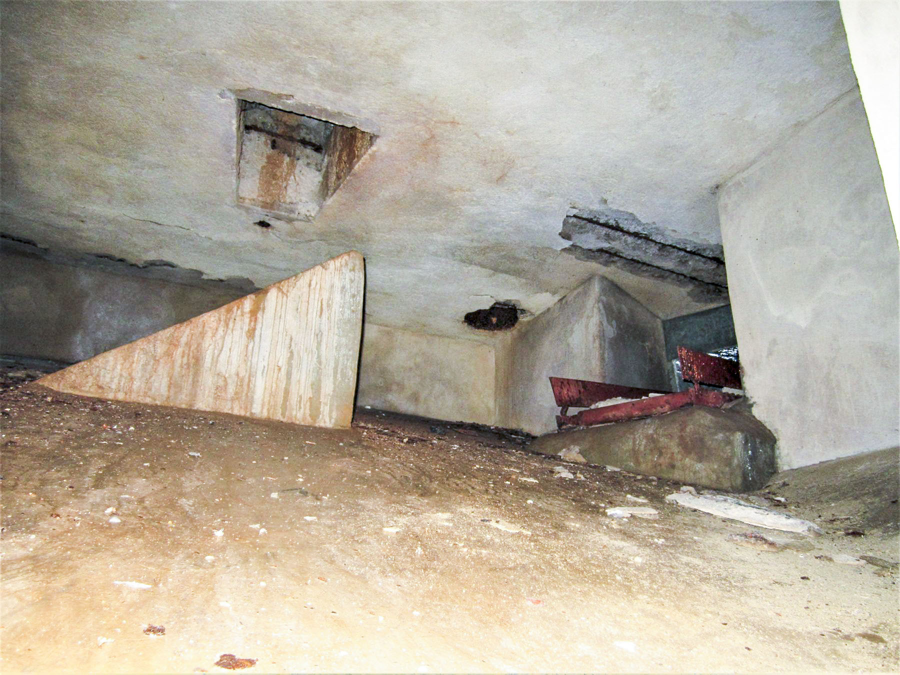 Ligne Maginot - LAVOIR - (Ouvrage d'artillerie) - Bloc 1
Etage inférieur
Fosse de récupération des douilles - Gregory Fuchs