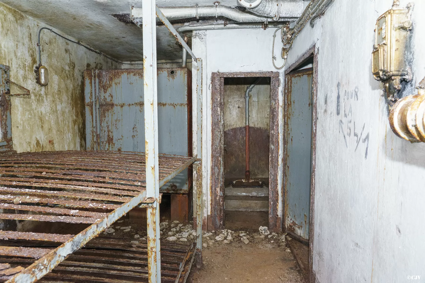 Ligne Maginot - LAVOIR - (Ouvrage d'artillerie) - Bloc 1
Etage inférieur
Chambre de repos - Lia VERMEULEN