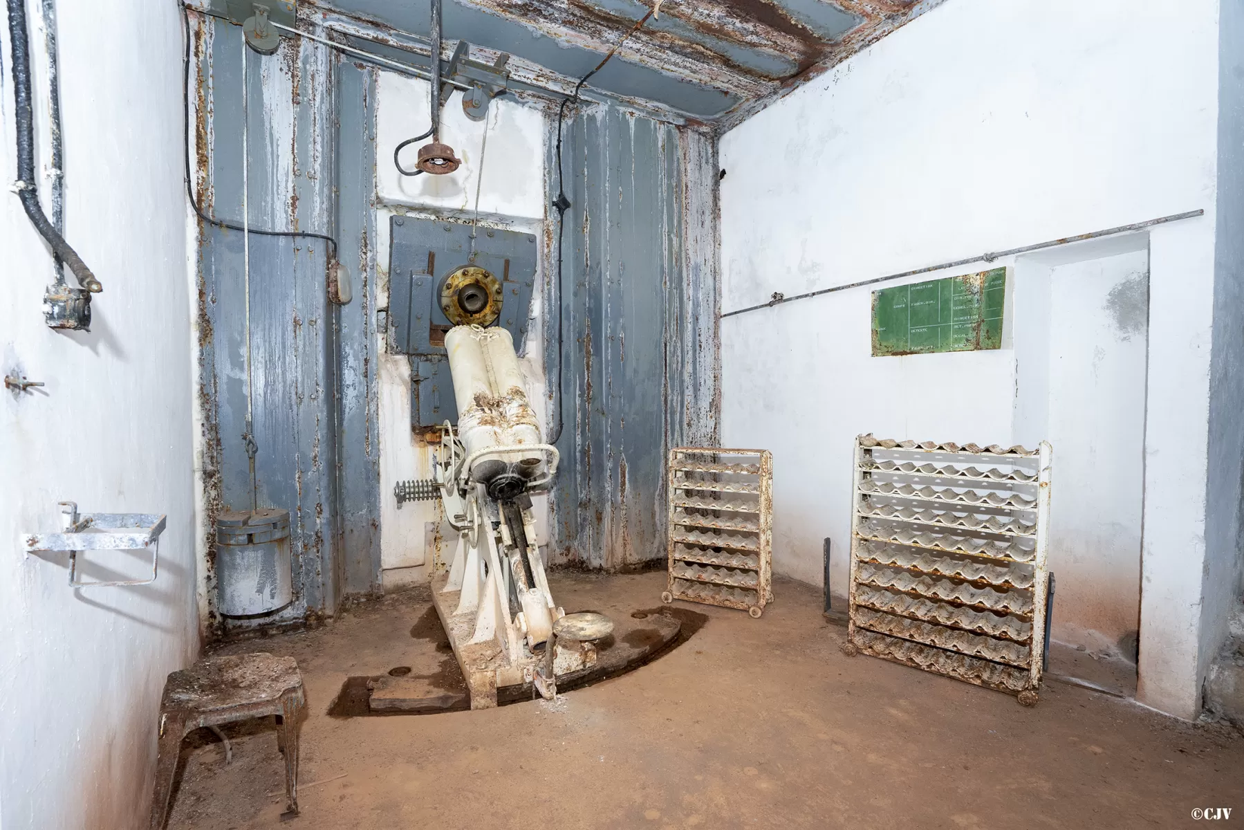 Ligne Maginot - LAVOIR - (Ouvrage d'artillerie) - Bloc 5
La chambre droite du mortier - Lia VERMEULEN