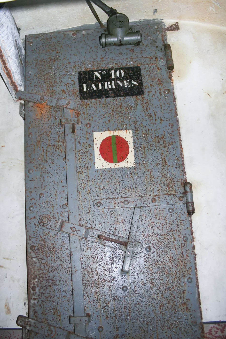 Ligne Maginot - BOIS D'ESCHERANGE - X3 (QUARTIER KANFEN - I/169°RIF) - (Abri) - Impressionnante porte des latrines - Michel Teiten