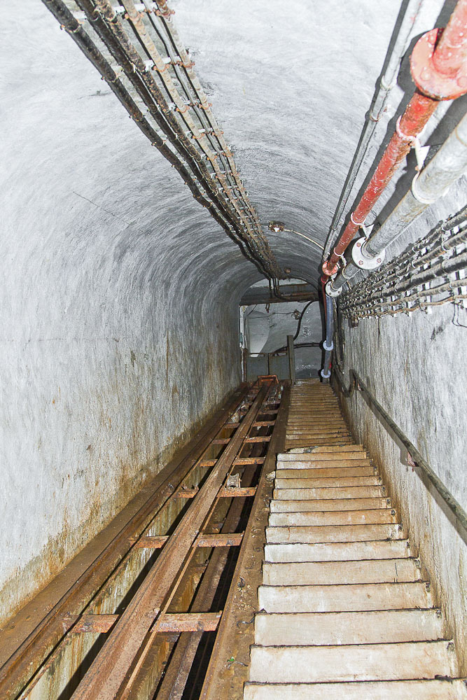 Ligne Maginot - LAVOIR - (Ouvrage d'artillerie) - Plan incliné
Au fond, le portique supérieur - Michel Teiten