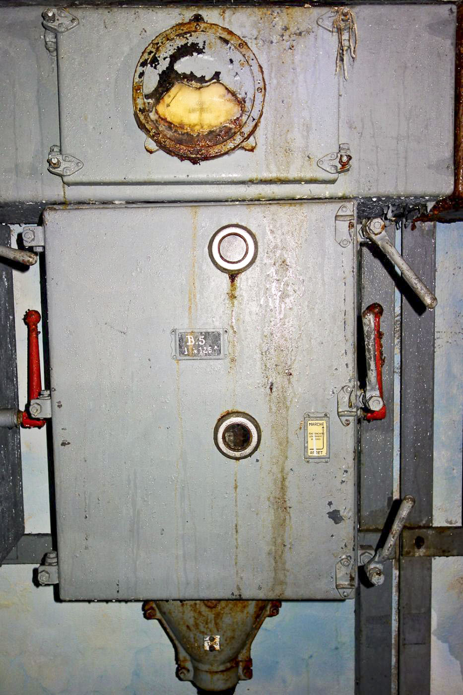 Ligne Maginot - LAVOIR - (Ouvrage d'artillerie) - L'usine électrique
Disjoncteur bloc 5 - Michel Teiten