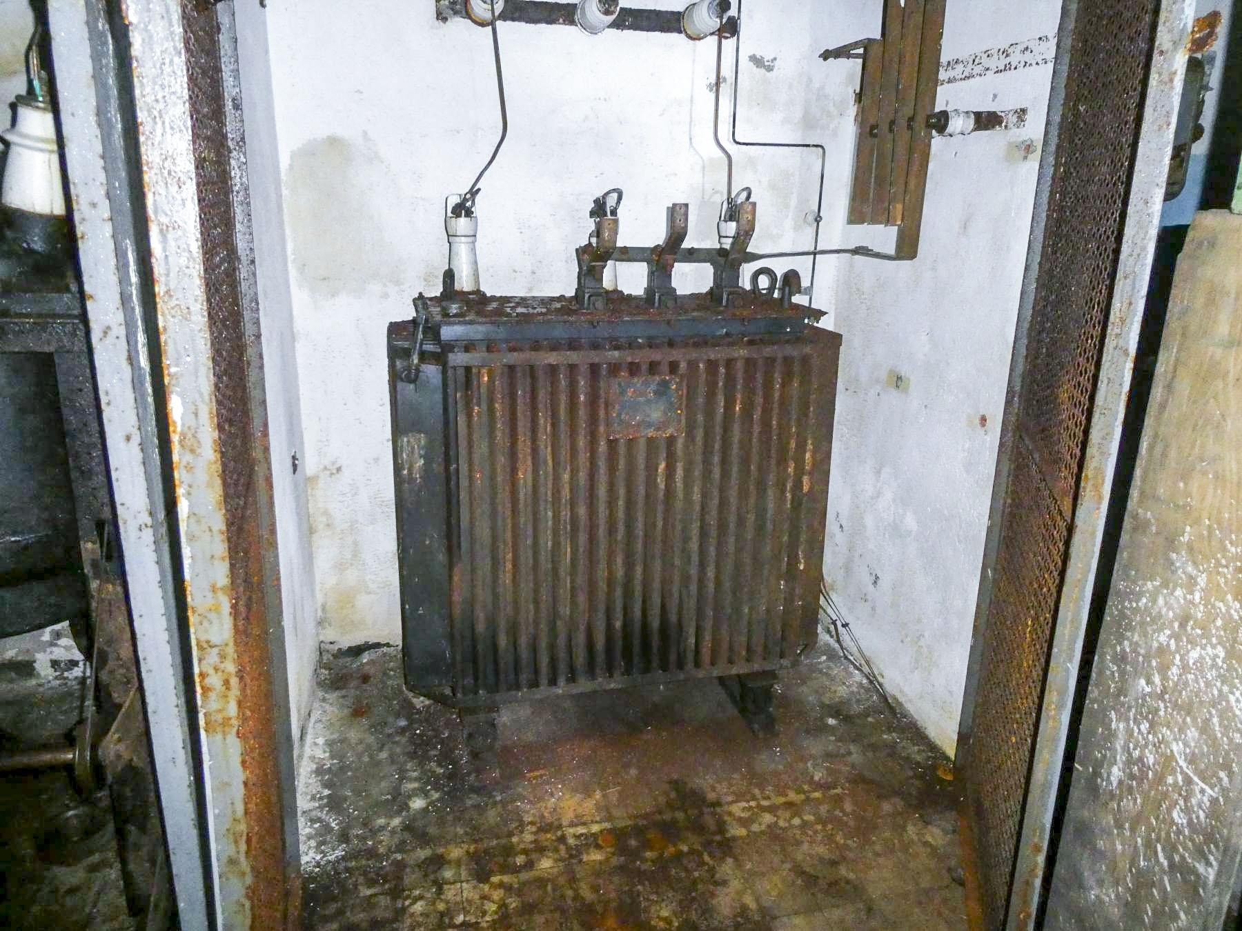Ligne Maginot - LAVOIR - (Ouvrage d'artillerie) - Atelier électrique
Le poste de transformation alimentant l'ouvrage depuis le réseau civil - ELLENA - CUNY