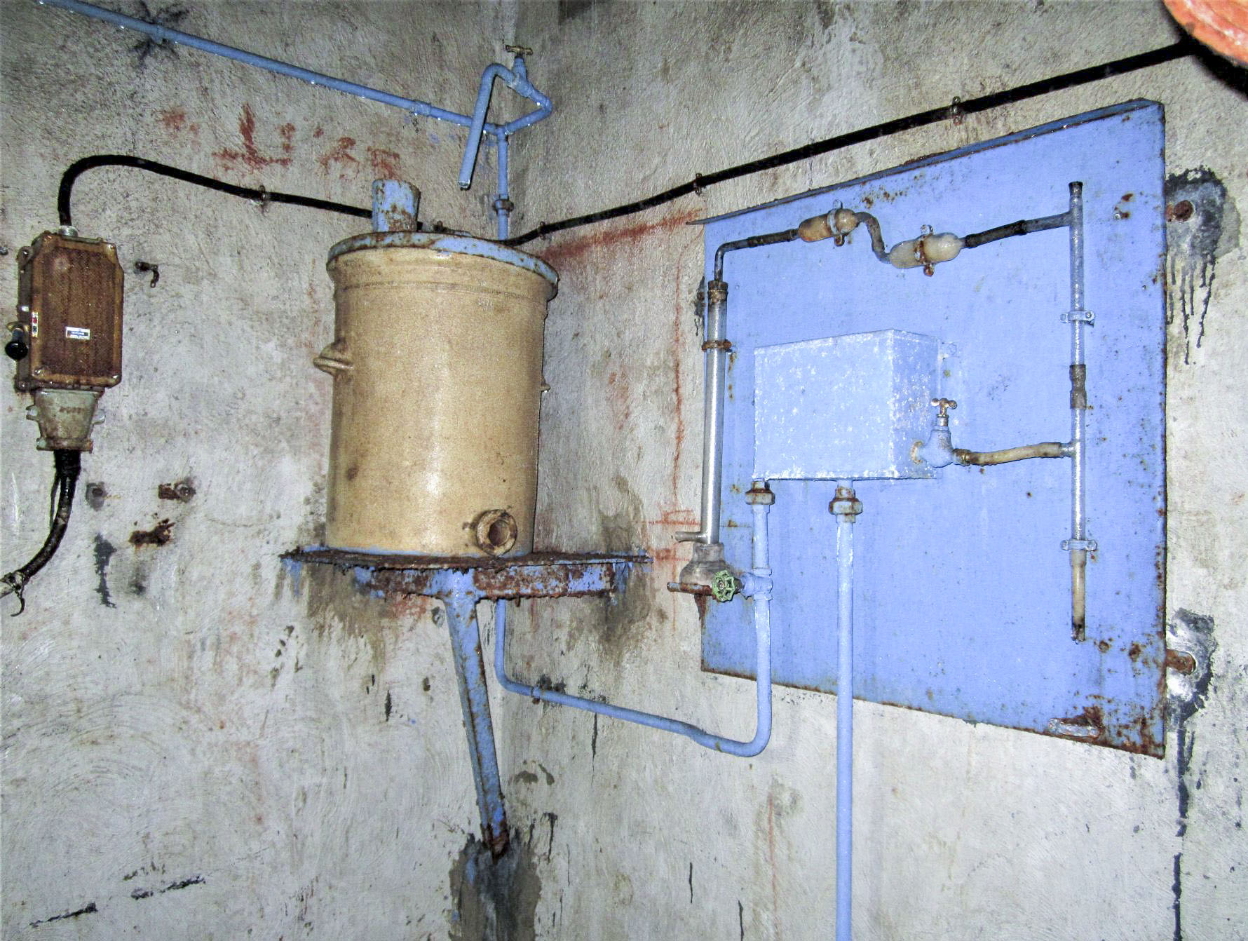 Ligne Maginot - LAVOIR - (Ouvrage d'artillerie) - Salle des citernes
Dispositif de verdunisation - Gregory Fuchs