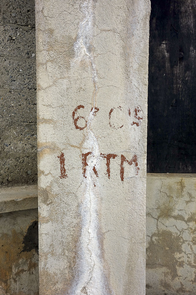 Ligne Maginot - PAS DU ROC - (Casernement) - Casernement extérieur
Inscription sur un des piliers : 6° Cie du 1° RTM - Michel Teiten