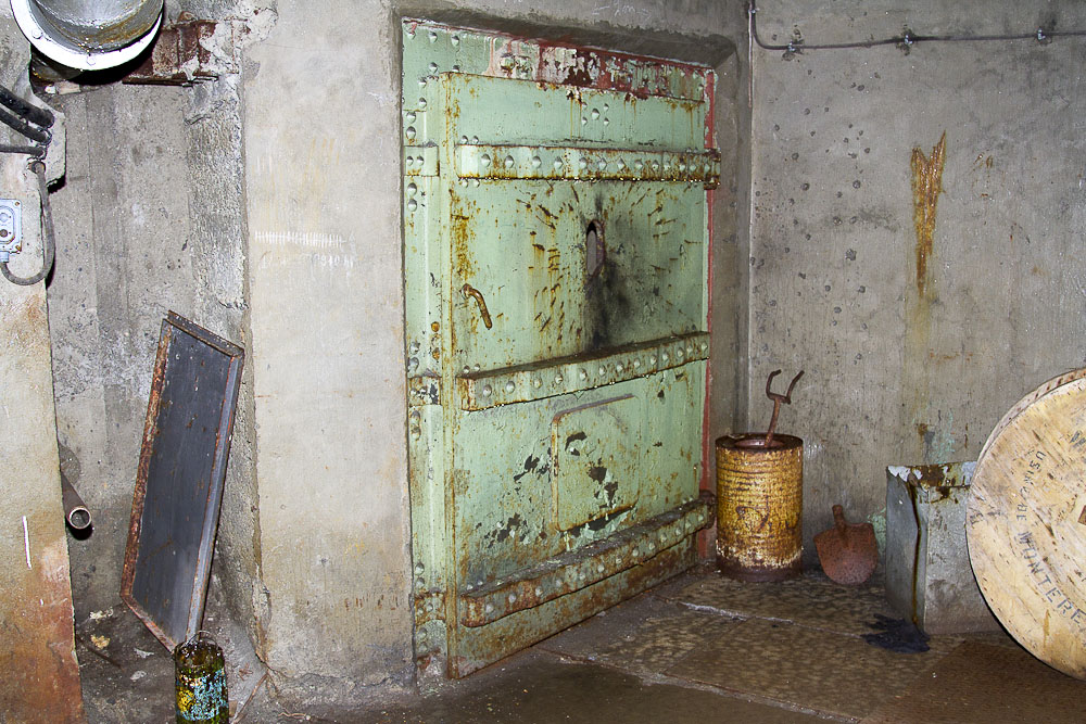 Ligne Maginot - PAS DU ROC - (Ouvrage d'artillerie) - L'entrée de l'ouvrage
Porte blindée droite - Michel Teiten