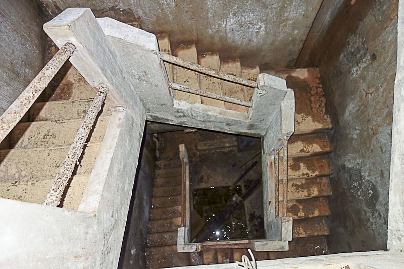 Ligne Maginot - PAS DU ROC - (Ouvrage d'artillerie) - Bloc 1
Les escaliers menant aux étages - Michel Teiten