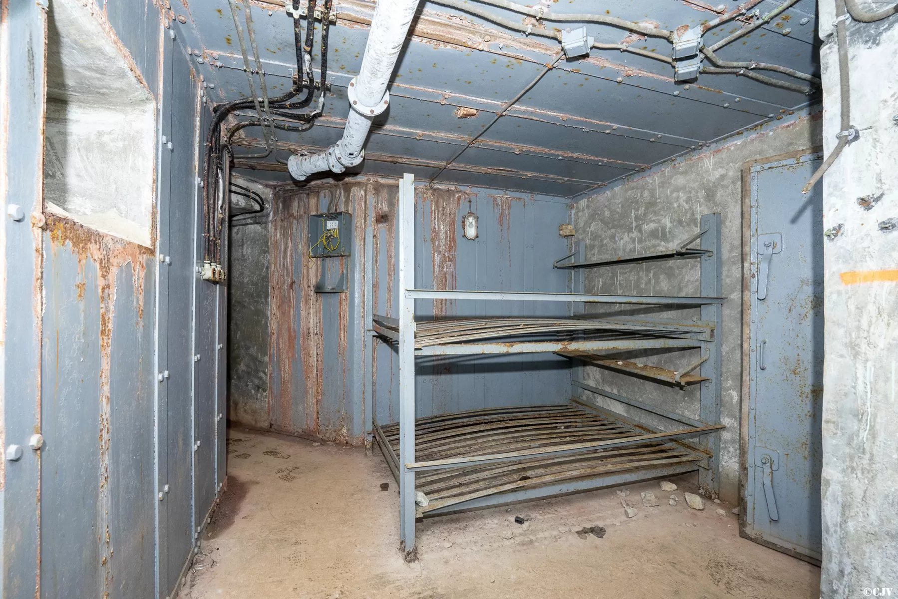 Ligne Maginot - PAS DU ROC - (Ouvrage d'artillerie) - Bloc 2
Chambrée en haut du bloc - Lia VERMEULEN