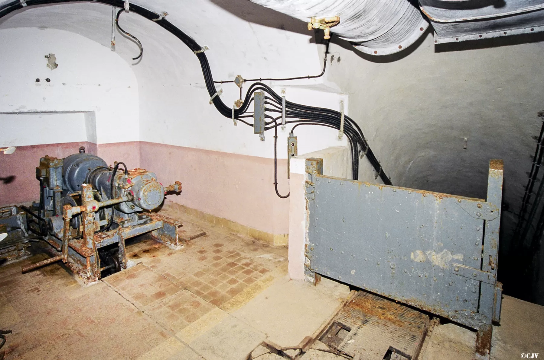 Ligne Maginot - PAS DU ROC - (Ouvrage d'artillerie) - Bloc 3
L'arrivé du plan incline - Lia VERMEULEN