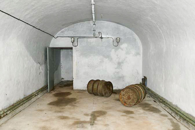 Ligne Maginot - PAS DU ROC - (Ouvrage d'artillerie) - Bloc 3
Le magasin M2, prévu pour stocker 3000 coups de 75 - ZEIG Marc