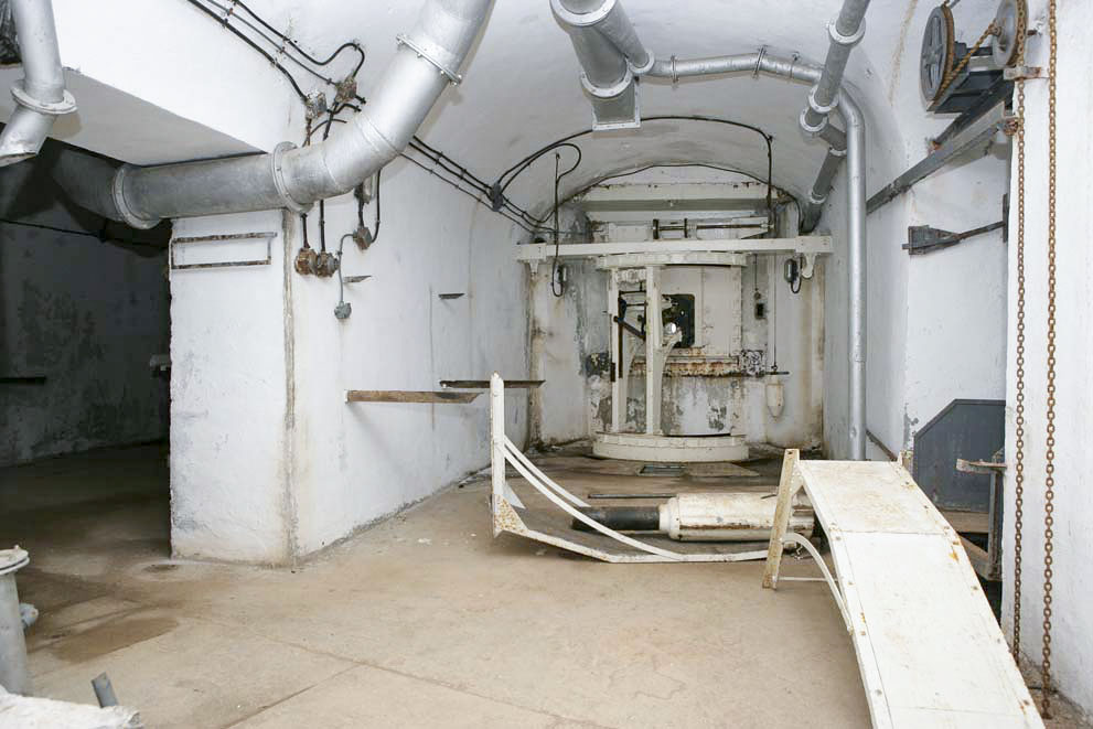 Ligne Maginot - PAS DU ROC - (Ouvrage d'artillerie) - Bloc 3
Obusier de 75 mle 31 de droite - ZEIG Marc