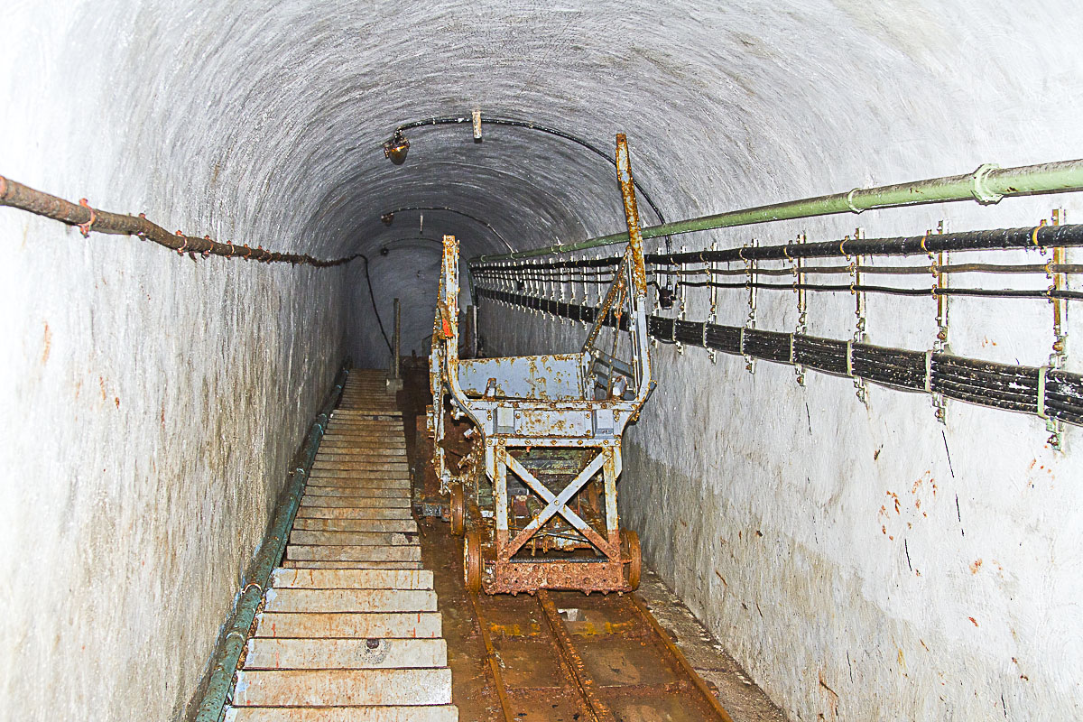 Ligne Maginot - PAS DU ROC - (Ouvrage d'artillerie) - Bloc 4
Plan incliné montant au bloc - Michel Teiten