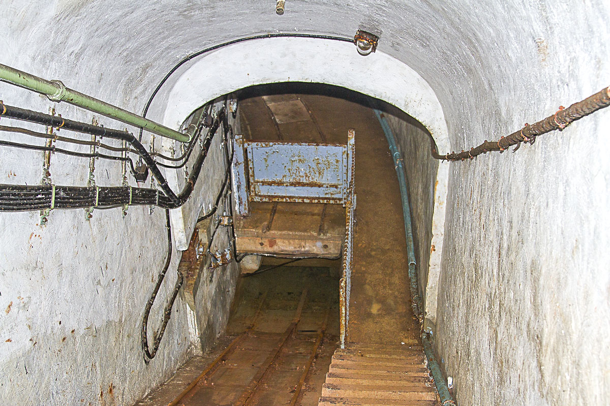 Ligne Maginot - PAS DU ROC - (Ouvrage d'artillerie) - Bloc 4
Point de départ au bas du plan incliné desservant le bloc - Michel Teiten