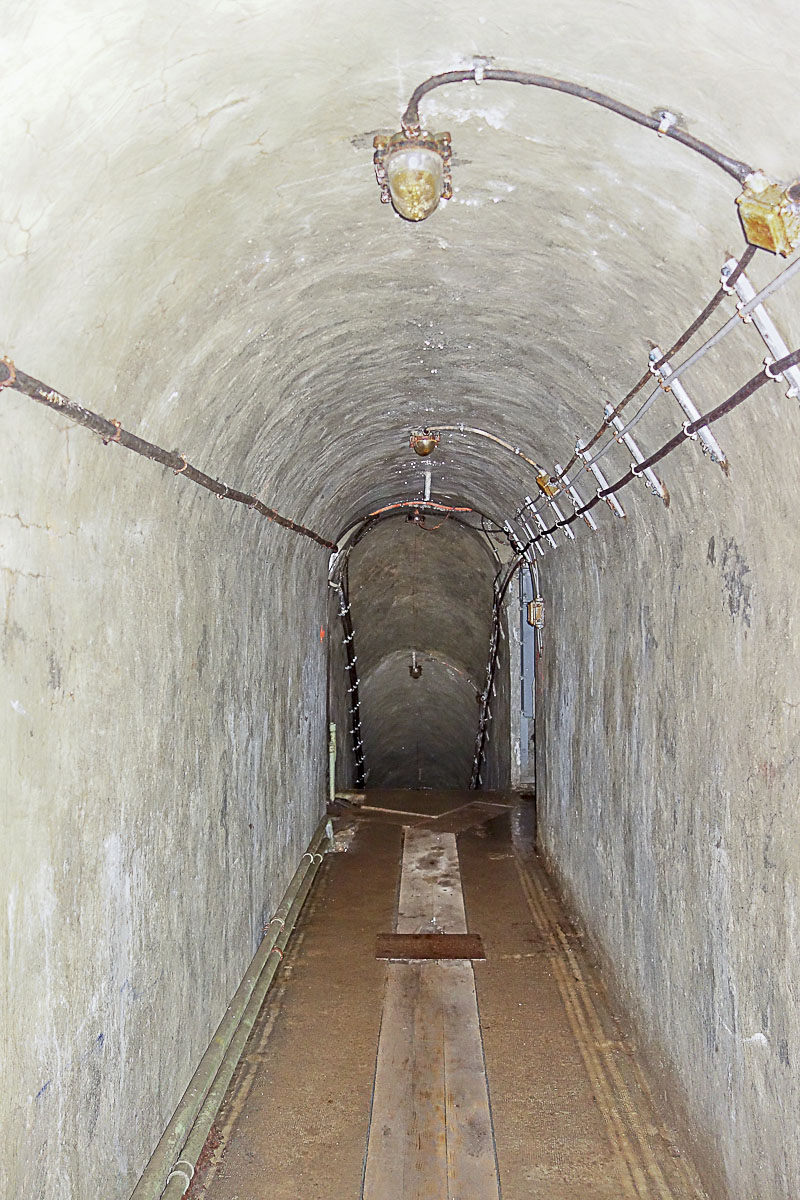 Ligne Maginot - PAS DU ROC - (Ouvrage d'artillerie) - Galerie desservant les blocs 1 et 2 après le plan incliné ascendant - Michel Teiten
