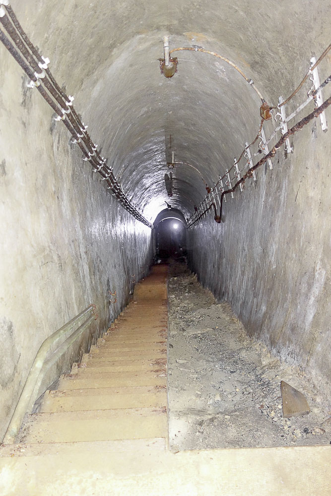 Ligne Maginot - PAS DU ROC - (Ouvrage d'artillerie) - Plan incliné descendant des blocs 1 et 2 - Michel Teiten