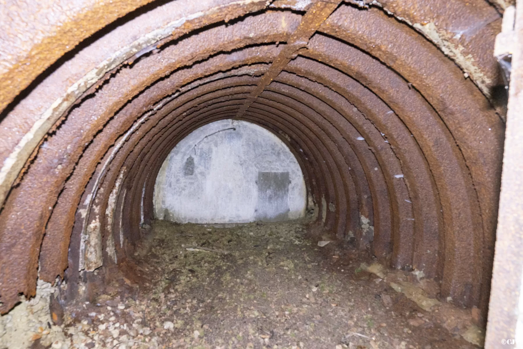 Ligne Maginot - BOIS DE MEDERCHEN (I/160° RIF) - (PC de Quartier) - Le fond de l'alvéole avec un poste téléphonique - Lia VERMEULEN