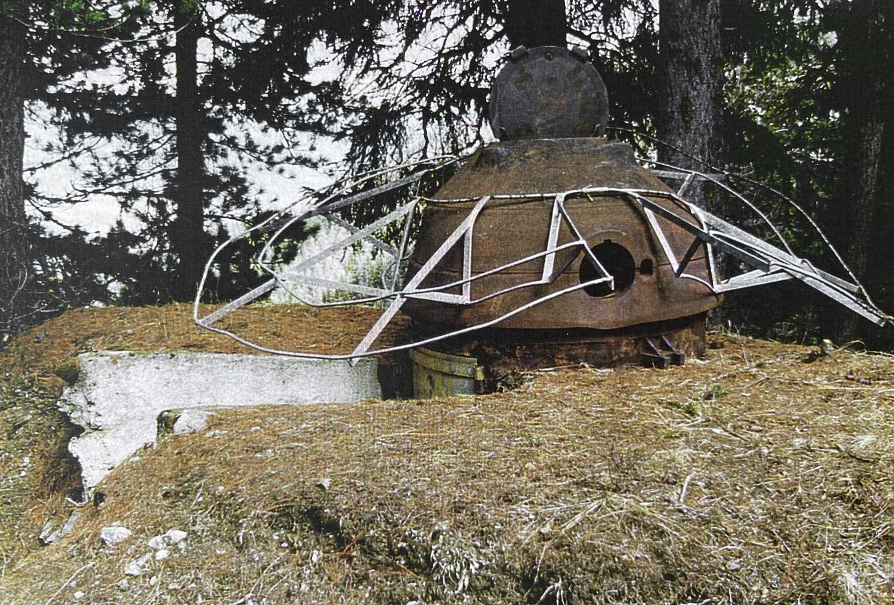 Ligne Maginot - PLAN à MARIN (TD N° 599) - (Cuve pour arme d'infanterie) - La tourelle démontable avec sa crinoline support de camouflage - Dominique KEMMEL