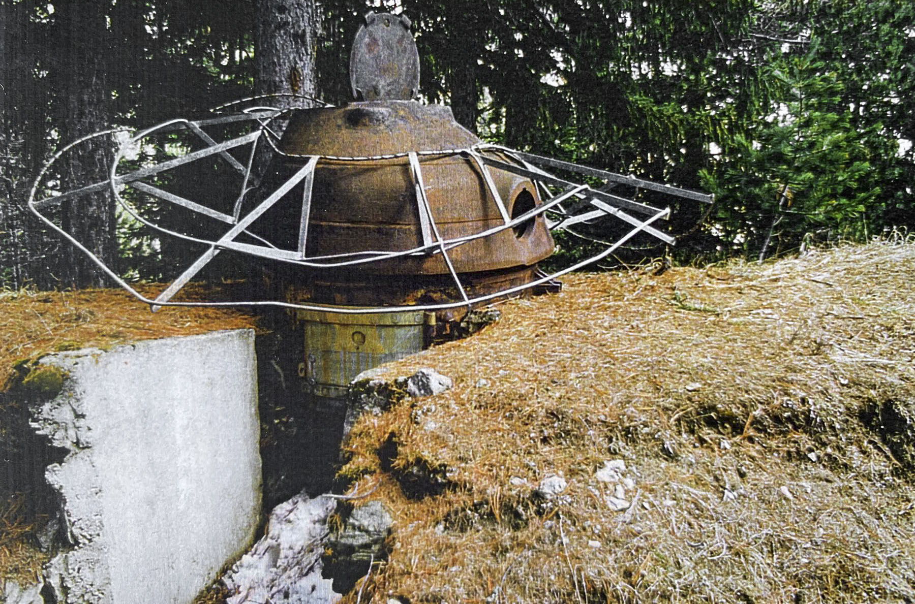 Ligne Maginot - PLAN à MARIN (TD N° 599) - (Cuve pour arme d'infanterie) - La tourelle démontable avec sa crinoline support de camouflage - Dominique KEMMEL