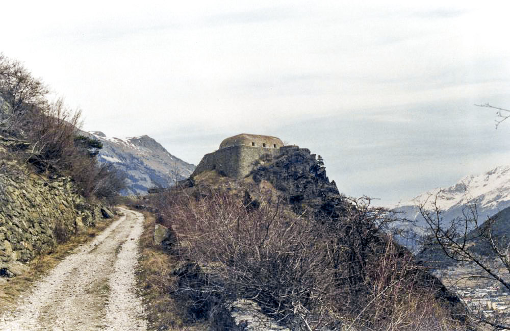 Ligne Maginot - REPLATON (QUARTIER ARC - 71° BAF) - (Position d'artillerie préparée) - Le chemin d'accès et la batterie C - Christophe Pfalzgraf