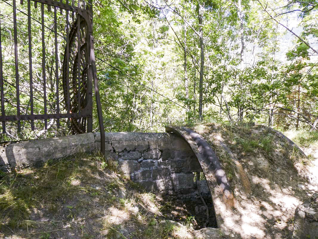Ligne Maginot - REPLATON REDOUTE - (Blockhaus pour arme infanterie) - Le poste tir couvert par une tôle métro - ELLENA - CUNY