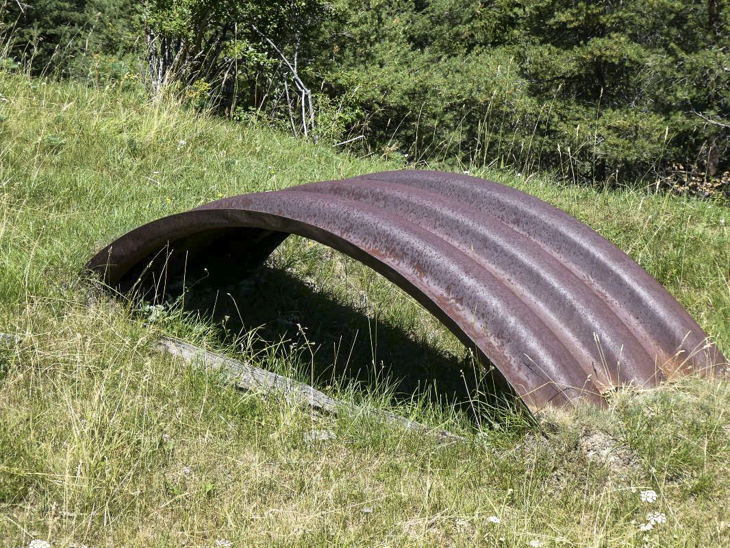 Ligne Maginot - REPLATON REDOUTE - (Blockhaus pour arme infanterie) - Vestige d'un petit abri en tôle métro servant probablement d'observatoire - ELLENA - CUNY