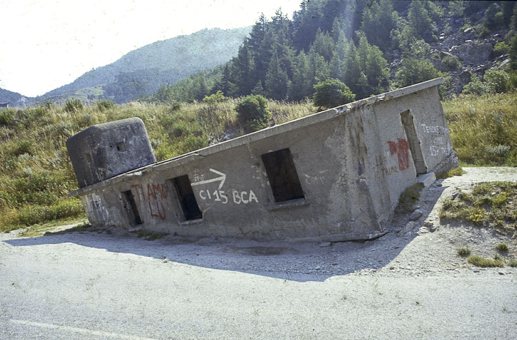 Ligne Maginot - RIEUX ROUX 1 - MAISON PENCHEE - (Casernement) -  - Alain LOVINY