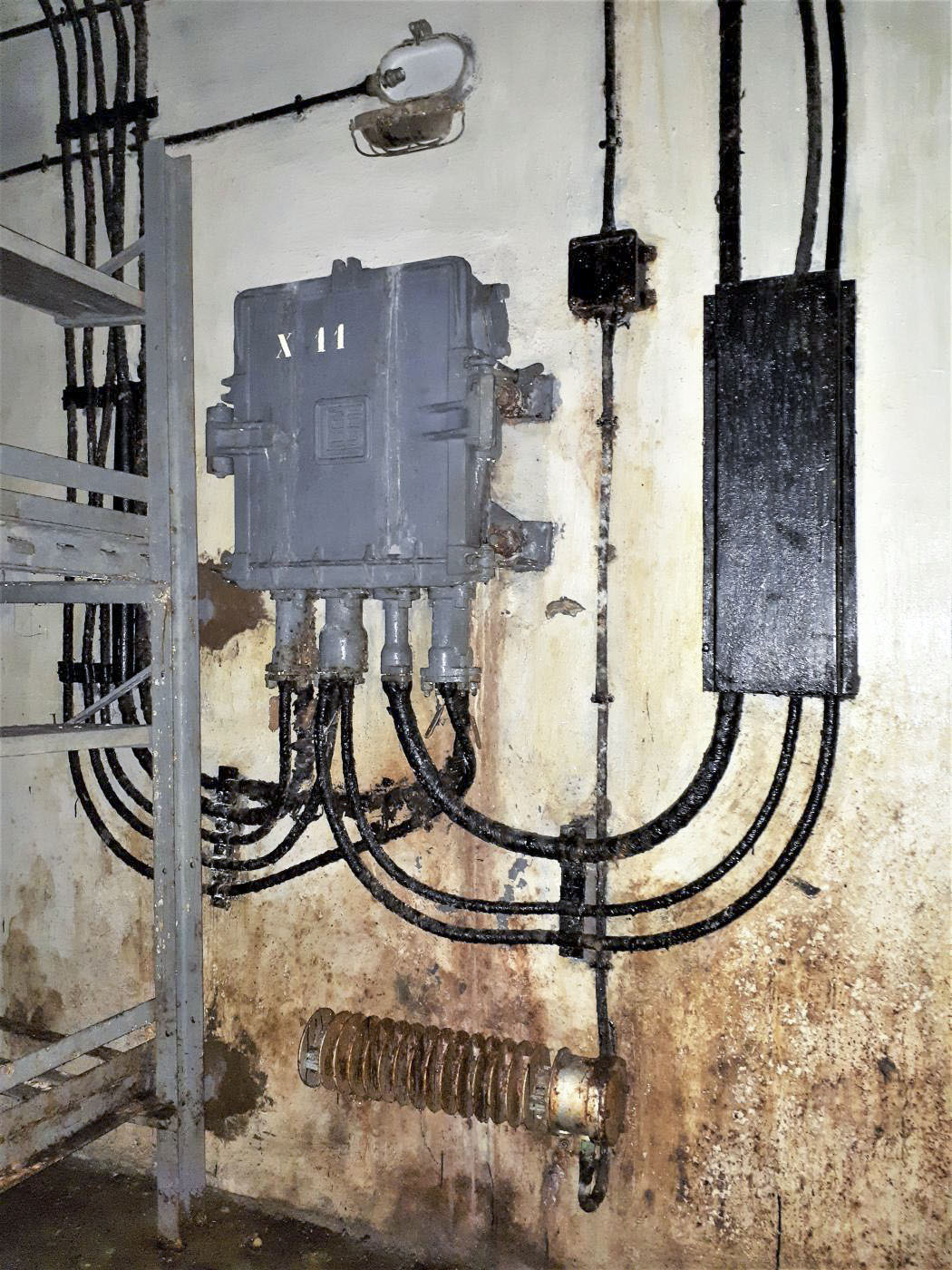 Ligne Maginot - SAINT ANTOINE - (Ouvrage d'artillerie) - Bloc EHM
Etage inférieur
Répartiteur téléphonique - Gregory Fuchs