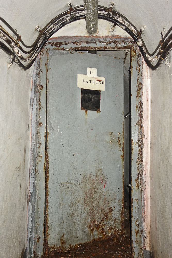 Ligne Maginot - SAINT ANTOINE - (Ouvrage d'artillerie) - Bloc EHM
Latrine - Michel Teiten