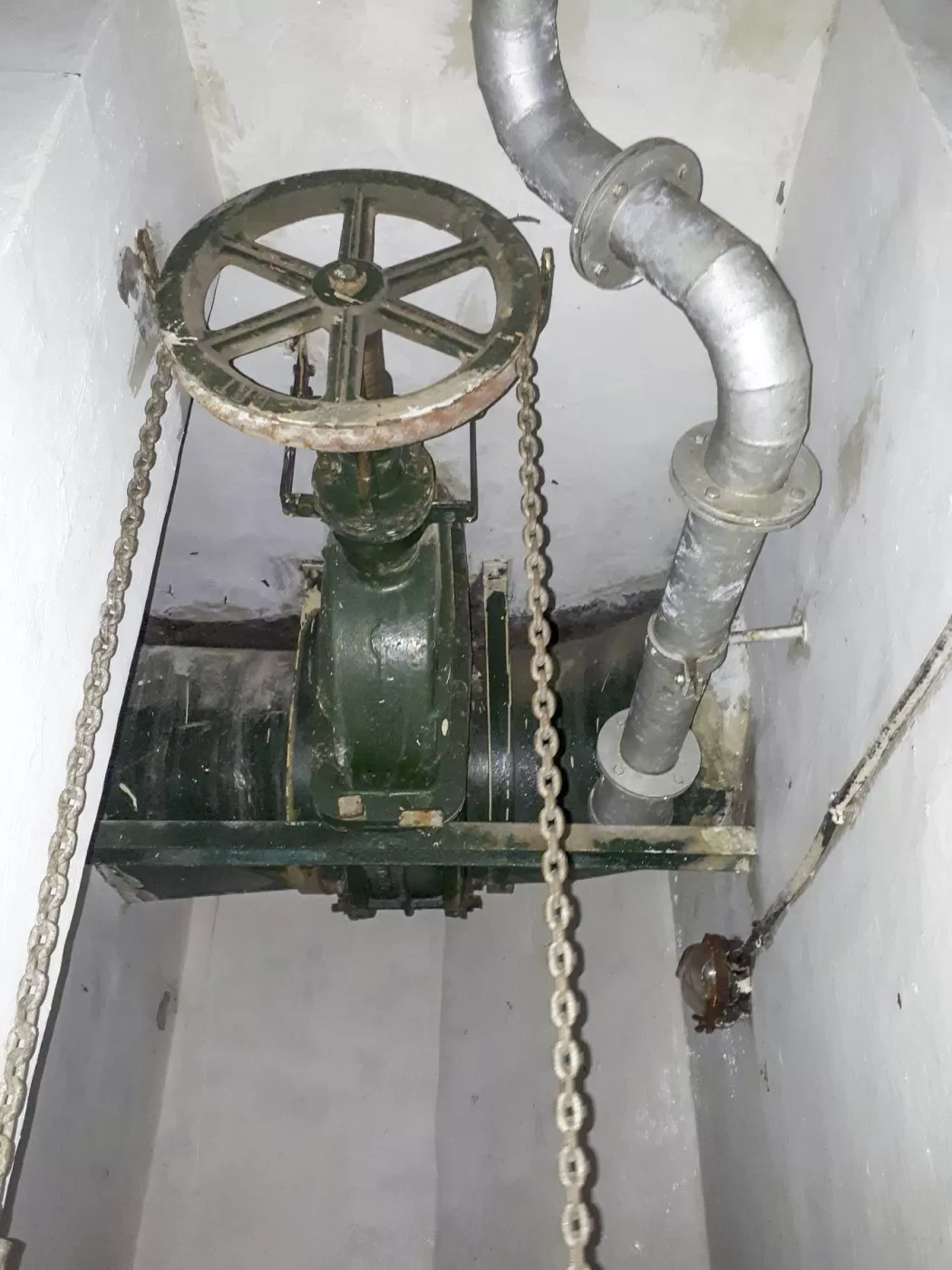 Ligne Maginot - SAINT ANTOINE - (Ouvrage d'artillerie) - Bloc EHM
Vanne air gazé sur la prise d'air générale - Gregory Fuchs