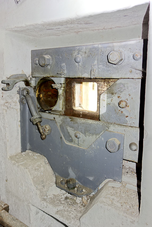 Ligne Maginot - SAINT ANTOINE - (Ouvrage d'artillerie) - Bloc EHM
Créneau FM de défense rapprochée - Michel Teiten