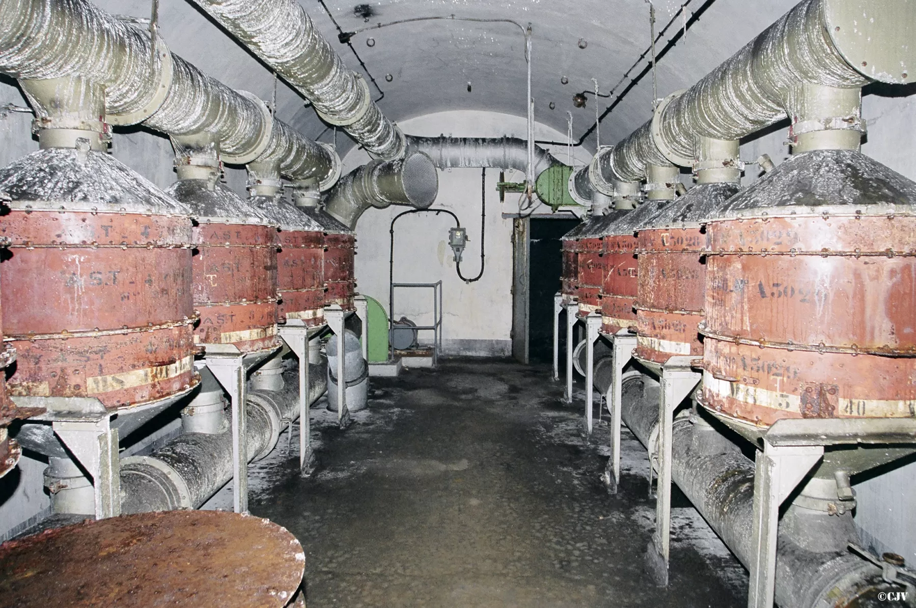 Ligne Maginot - SAINT ANTOINE - (Ouvrage d'artillerie) - La salle de neutralisation destinée à filtrer l'air extérieur avant de l'insuffler dans l'ouvrage - Lia VERMEULEN