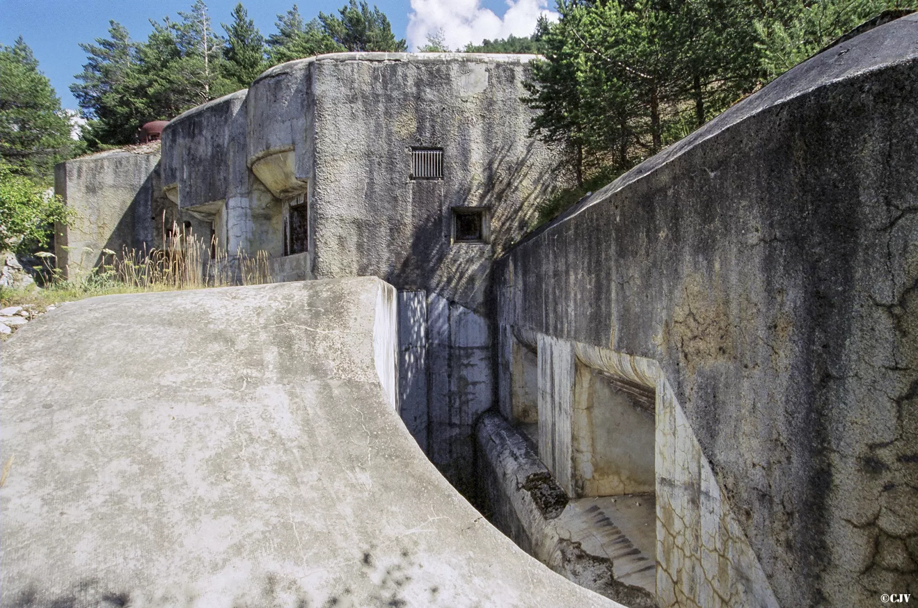 Ligne Maginot - SAINT ANTOINE - (Ouvrage d'artillerie) - Bloc 1
La chambre de tir Ouest pour mortiers de 81  - Lia VERMEULEN