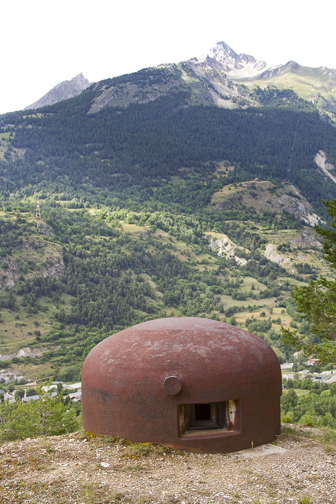 Ligne Maginot - SAINT ANTOINE - (Ouvrage d'artillerie) - Bloc 1
Cloche GFM
Au fond le Râteau d'Aussois (3128 m) - Michel Teiten