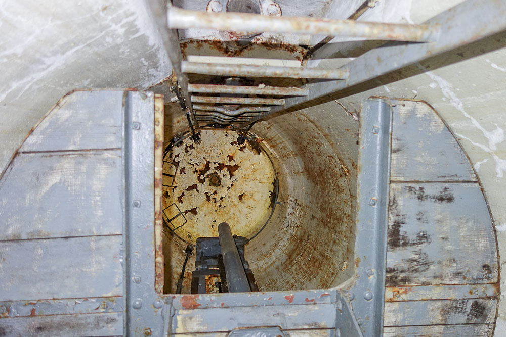 Ligne Maginot - SAINT ANTOINE - (Ouvrage d'artillerie) - Bloc 1
Etage supérieur
Cloche GFM - Michel Teiten