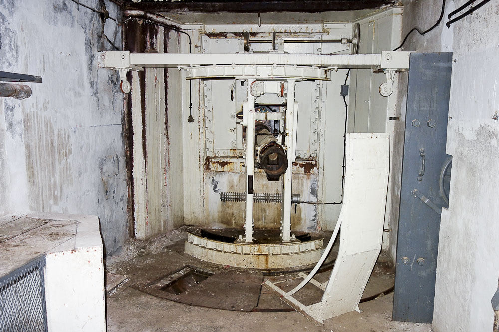 Ligne Maginot - SAINT ANTOINE - (Ouvrage d'artillerie) - Bloc 1
Etage supérieur
Chambre de tir droite pour obusier de 75 mle 31 - Michel Teiten