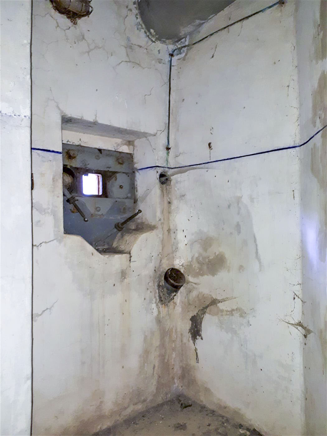 Ligne Maginot - SAINT ANTOINE - (Ouvrage d'artillerie) - Bloc 1
Etage supérieur
Caponnière FM - Gregory Fuchs