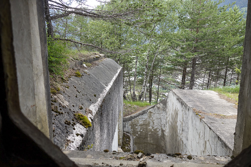 Ligne Maginot - SAINT ANTOINE - (Ouvrage d'artillerie) - Bloc 1
Etage supérieur
Vue depuis le créneau FM de défense rapprochée - Michel Teiten