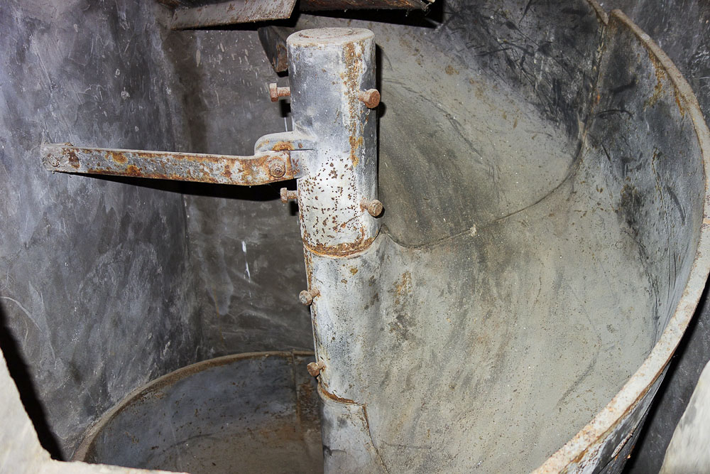 Ligne Maginot - SAINT ANTOINE - (Ouvrage d'artillerie) - Bloc 1
Etage intermédiaire
Toboggan de récupération des douilles de 75 - Michel Teiten