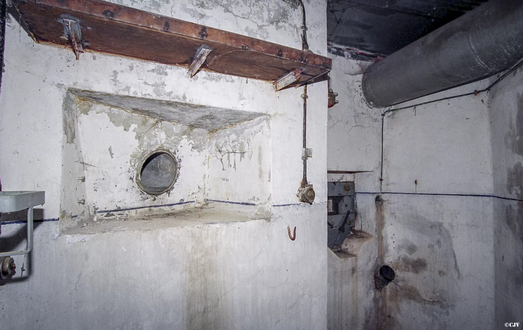 Ligne Maginot - SAINT ANTOINE - (Ouvrage d'artillerie) - Bloc 1
Etage supérieur
Créneau optique et caponnière FM - Lia VERMEULEN
